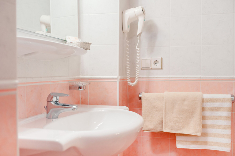 Bathroom 3, Hotel Waldsee, Bolzano