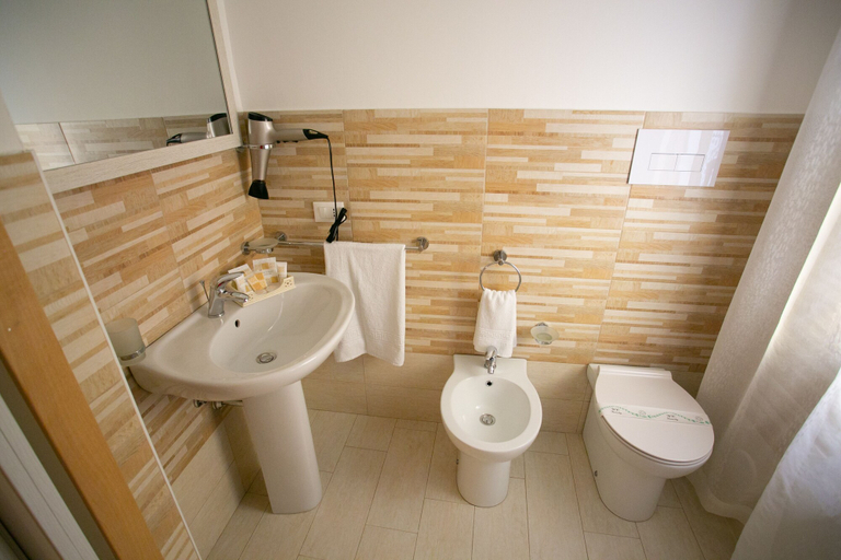 Bathroom 5, B&B A Modo Mio Marsala, Trapani