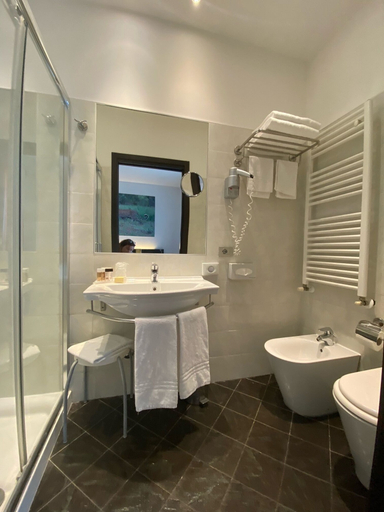 Bathroom 5, Hotel Card International, Rimini