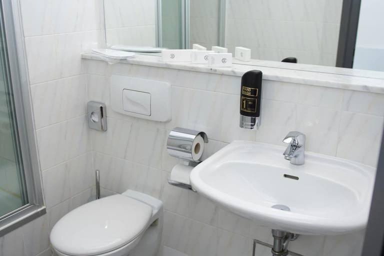 Bathroom 5, Hotel Münchner Hof, Frankfurt am Main