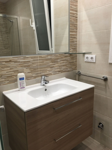 Bathroom 3, Aiguaneu Apartaments Els Pins, Girona