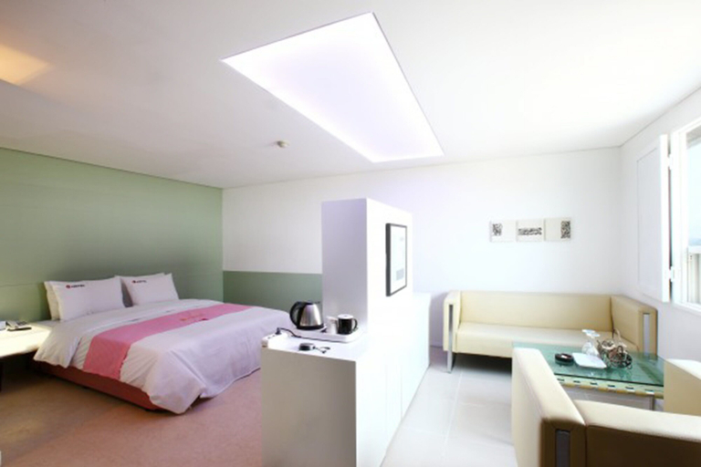 Bedroom 3, Q Hotel, Paju