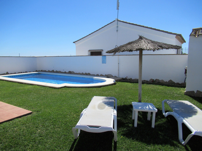Chalet Huerta 1 con piscina y paddle, Cádiz