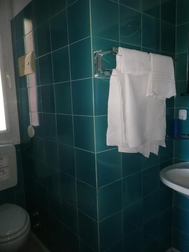 Bathroom 4, Hotel Tuscolano, Bologna