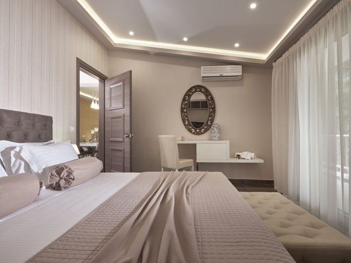 Bedroom 3, Koukounaria Hotel & Suites, Ionian Islands