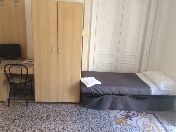 Bedroom 4, Guest House Roma, Genova