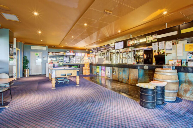 Others 5, Archibald Hotel, Hawkesbury