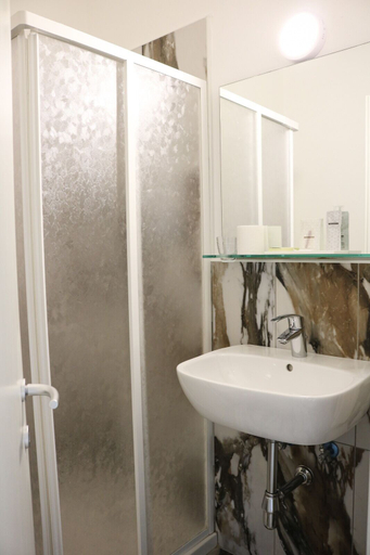 Bathroom 3, Hotel Donatello Modena, Modena