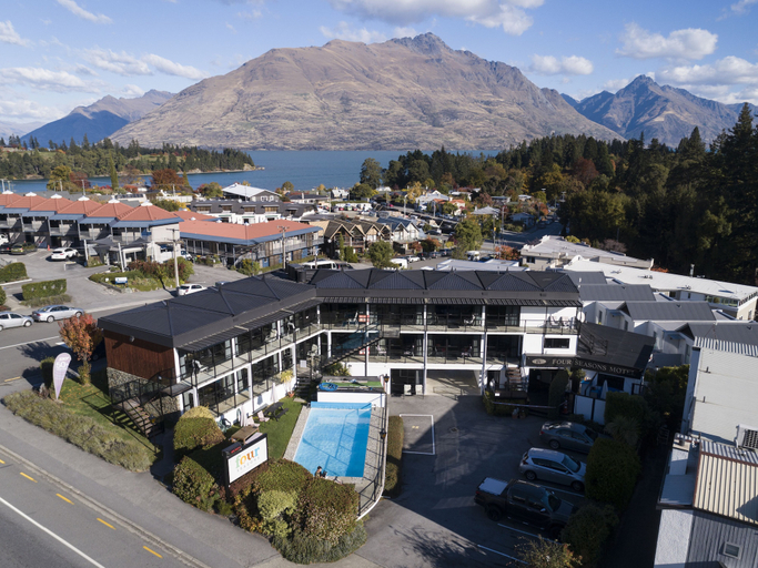 Exterior & Views