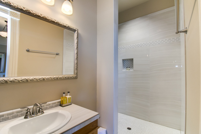 Bathroom 3, Winchester Inn, Jackson