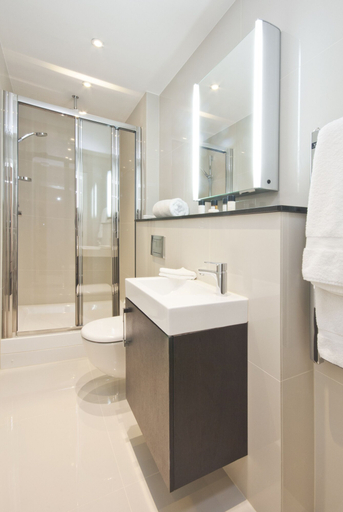 Bathroom 3, Ashburn Court, London
