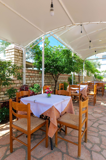 Food & Drinks 5, Hotel Chris, Sarandës