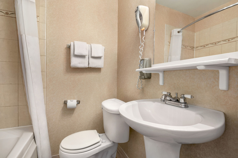 Bathroom 4, Plim Plaza Hotel, Worcester