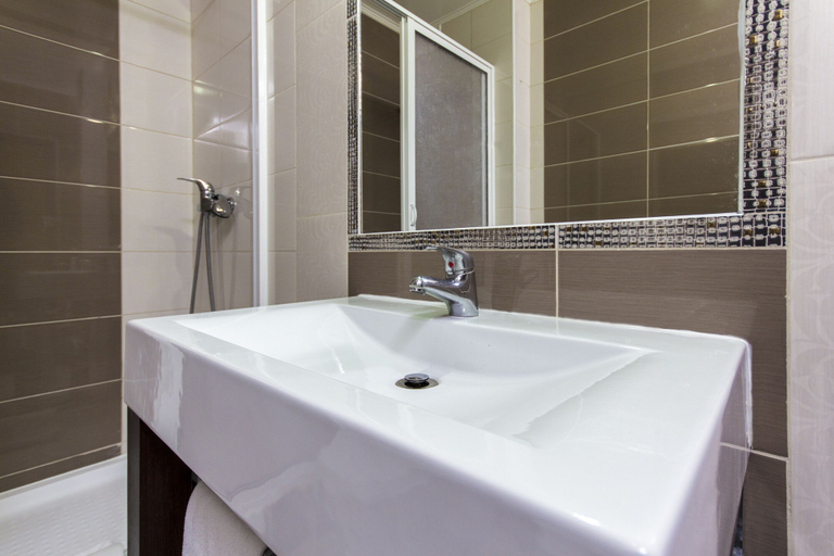 Bathroom 4, Choromar Apartments, Albufeira