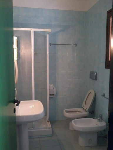 Bathroom 3, New Barcavela, Cagliari