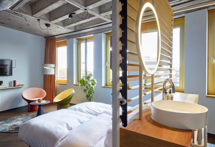 Bedroom 2, 25hours Hotel The Circle, Köln