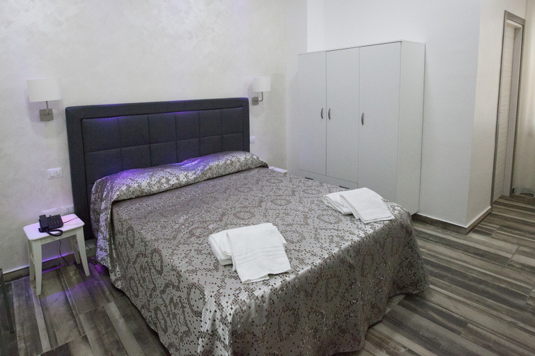 Bedroom 5, Napoli Garibaldi Square, Napoli