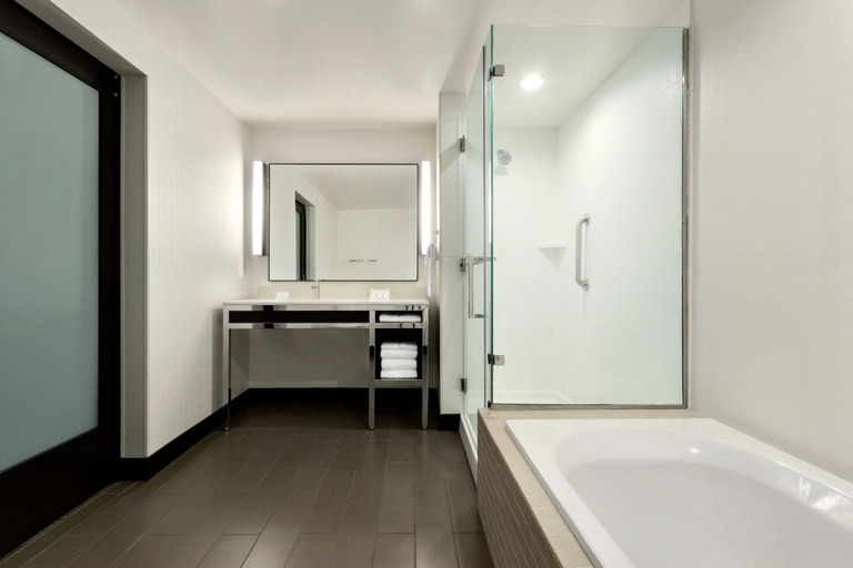 Bathroom 4, Hilton Garden Inn Medford, OR , Jackson