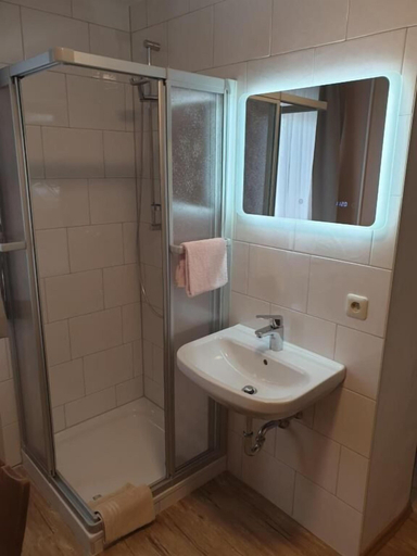 Bathroom 3, Gasthaus und Pension Stanek, Passau