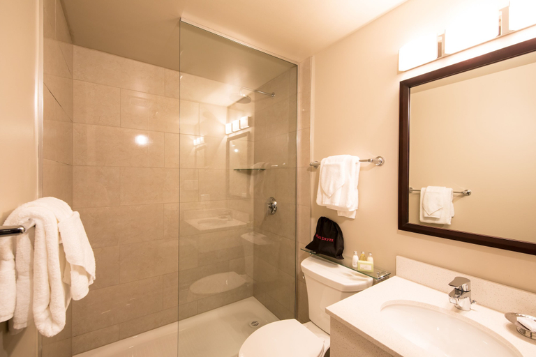 Bathroom 4, Prestige Oceanview Hotel Prince Rupert, Skeena-Queen Charlotte
