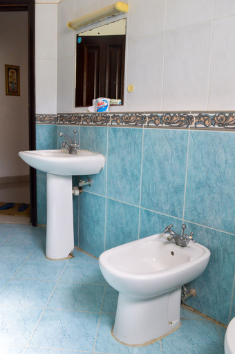Bathroom 4, Sanana Conference Center and Holiday Resort, Nyali