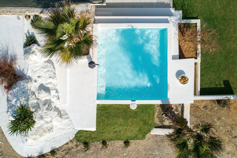 Sport & Beauty 2, On The Rocks Antiparos, South Aegean