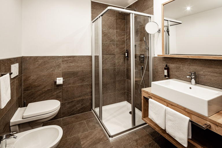 Bathroom 4, Panorama Hotel Huberhof, Bolzano