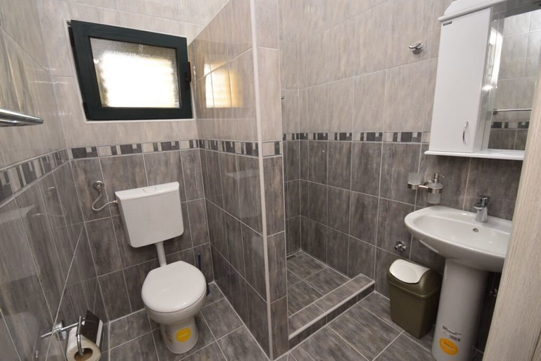 Bathroom 3, Apartmani Bozinovic