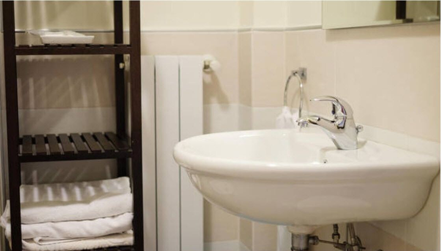 Bathroom 4, La Fenice, Brescia