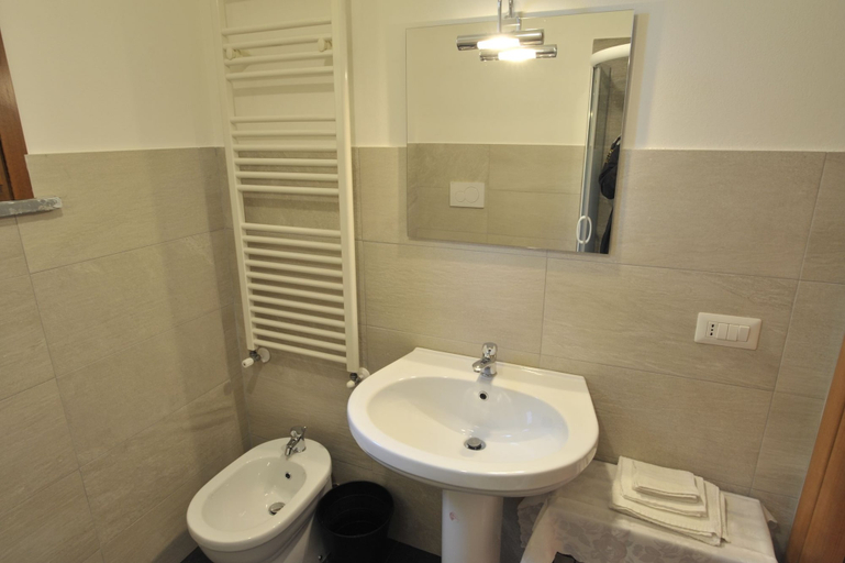 Bathroom 3, Agriturismo La Grotta, Pisa
