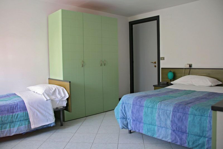 Bedroom 4, Hotel Sole, Teramo