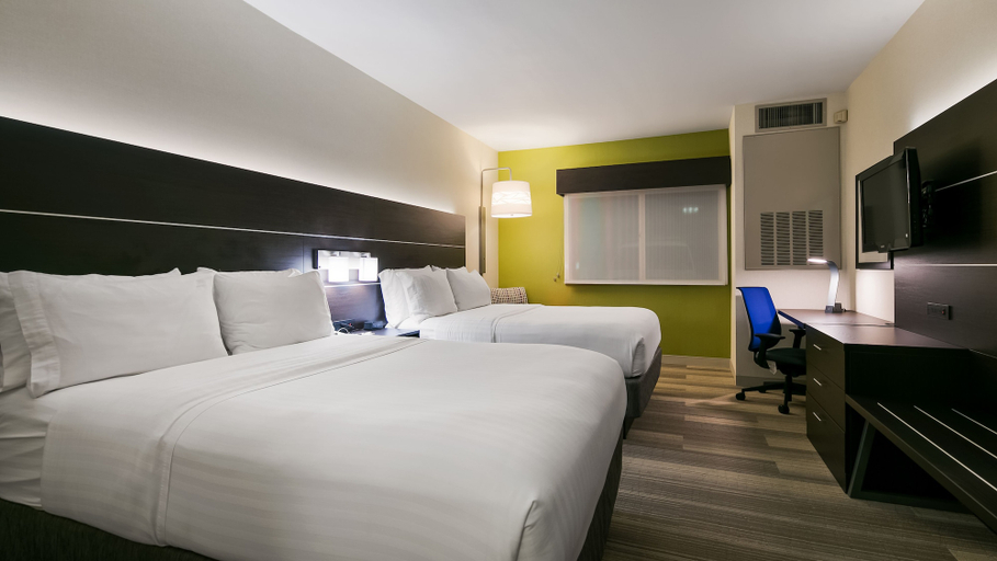 Bedroom 5, Holiday Inn Express & Suites EVERETT, Snohomish