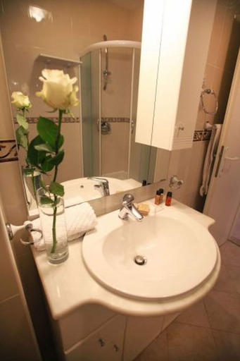 Bathroom 4, Hotel Bellevue, Trogir