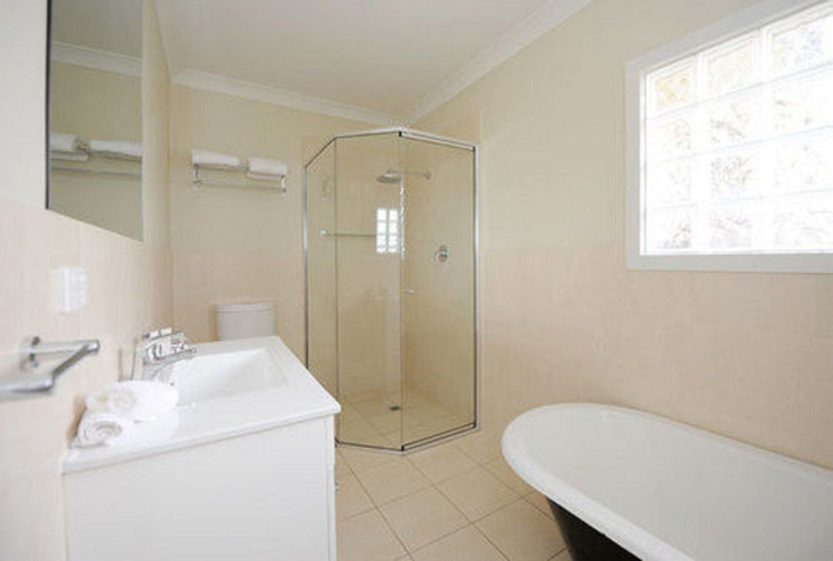Bathroom 3, The Barn Accommodation, Grant
