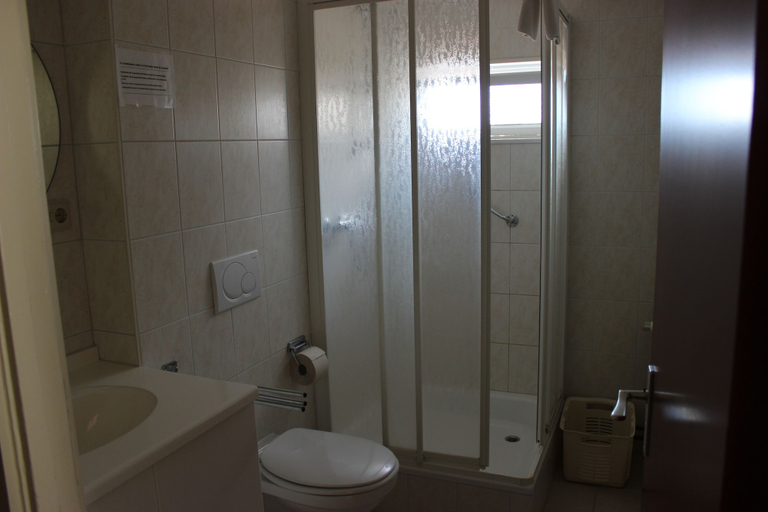 Bathroom 5, Hotel de Klok, Ameland