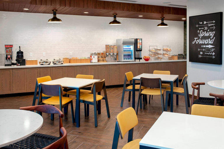 Food & Drinks 5, Fairfield Inn & Suites by Marriott Denver Tech Center North, Denver