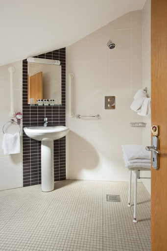 Bathroom 3, Coach House Hotel