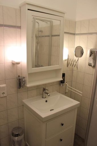Bathroom 4, Stadthotel-Garni Smutje, Aurich