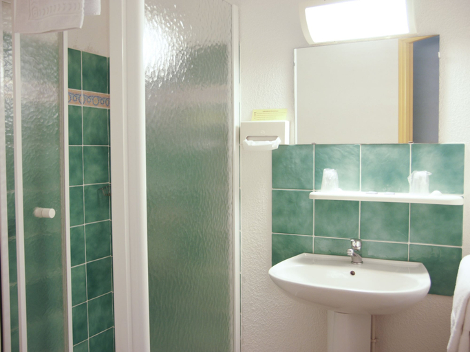 Bathroom 4, Hôtel de France, Aude