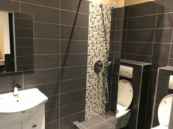 Bathroom 5, Royal Hotel, Bruxelles