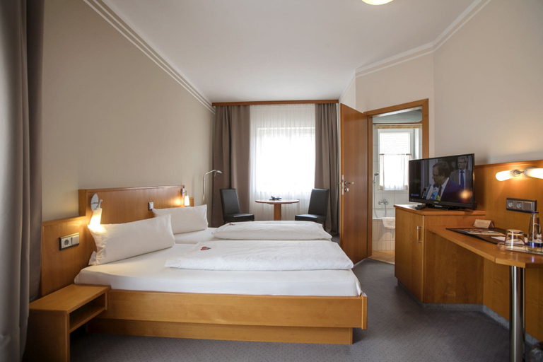 Bedroom 2, Neumaiers Hirsch Gasthof & Landhotel, Neu-Ulm