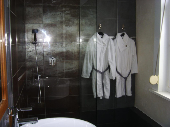 Bathroom 4, La Ceriseraie, Nord