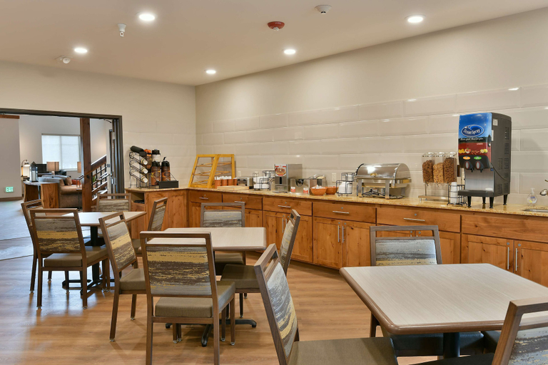 Food & Drinks 5, GrandStay Hotel & Suites, Deschutes