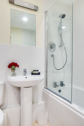 Bathroom 3, Mica Point City Centre Apartment, Birmingham