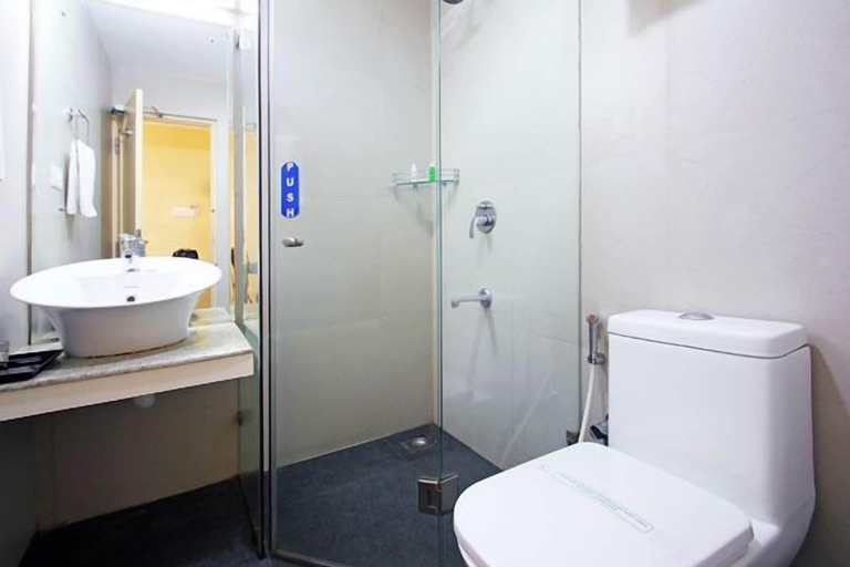 Bathroom 3, Hotel Millennium Continental, Ernakulam
