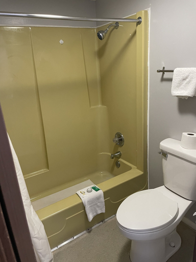 Bathroom 4, Budget Host Inn Greenup, Cumberland