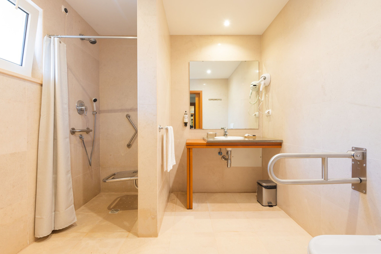 Bathroom 5, Vila Luz, Lagos