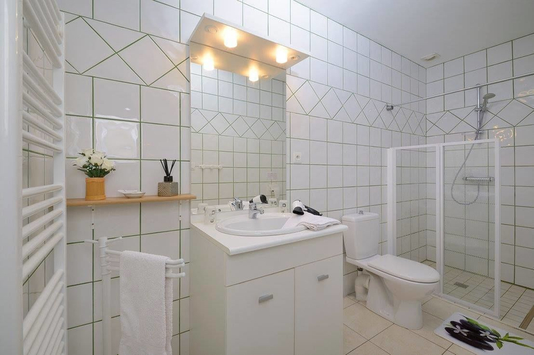 Bathroom 5, Domaine De La Cour, Maine-et-Loire