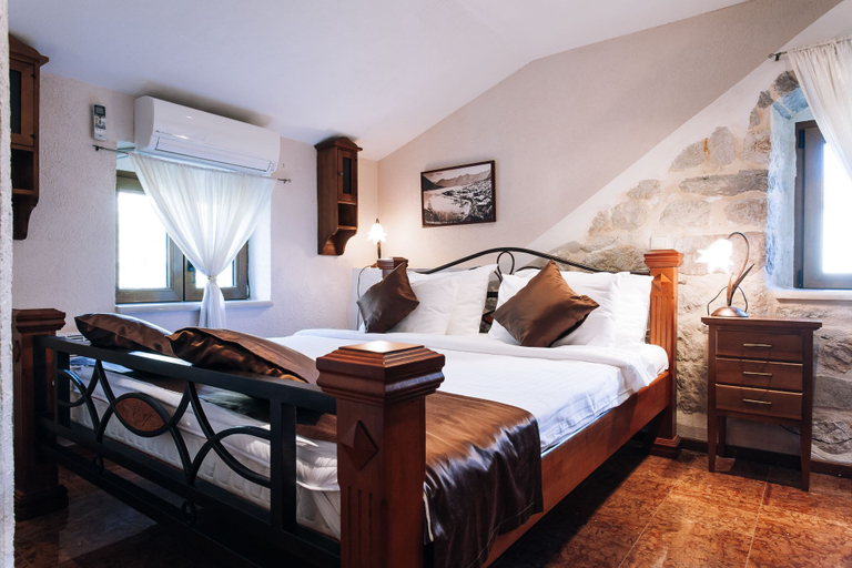 Bedroom 3, Galathea Hotel