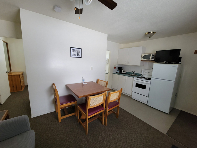 Others 4, Mountain Springs Motel, East Kootenay